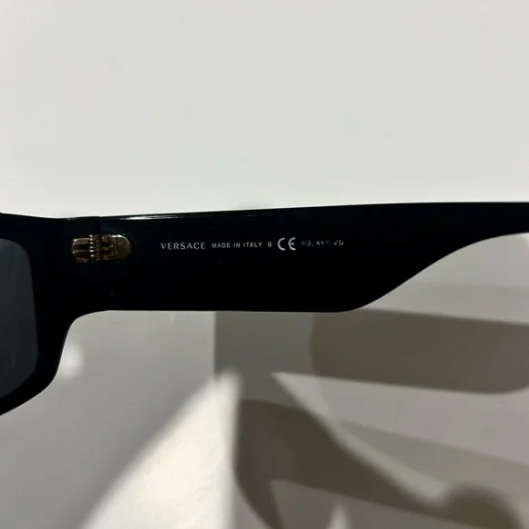 VERSACE SUNGLASSES - Picture 7 of 8